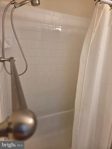 9031 PINEY GROVE DR, Fairfax, VA 22031