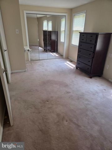 9031 PINEY GROVE DR, Fairfax, VA 22031