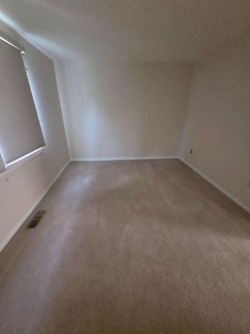 9031 PINEY GROVE DR, Fairfax, VA 22031