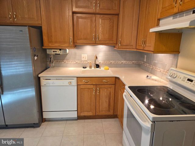 9031 PINEY GROVE DR, Fairfax, VA 22031