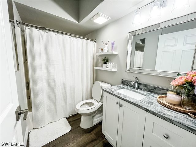 4985 sandra bay DR 203, Naples, FL 34109