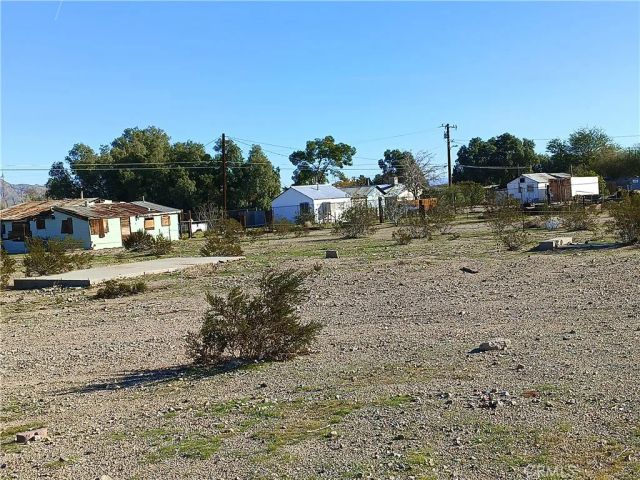 10 Santa Fe, Daggett, CA 92327