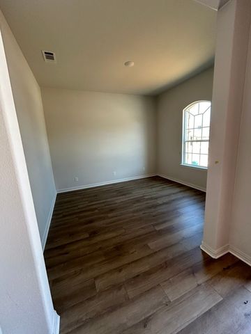 3522 Helena Street, Gainesville, TX 76240