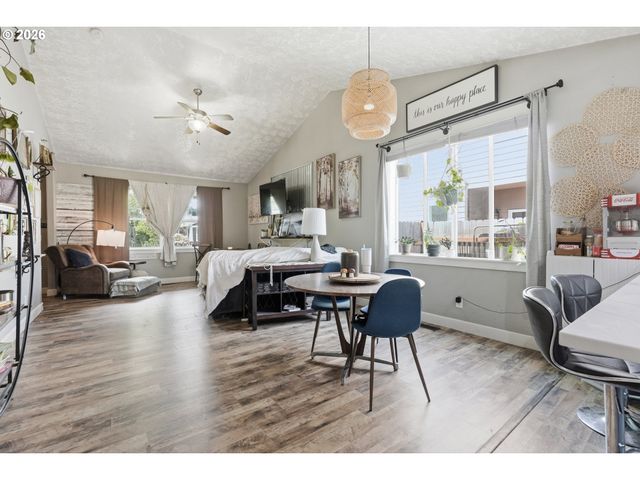 1701 WEBB LAKE Dr, Silverton, OR 97381