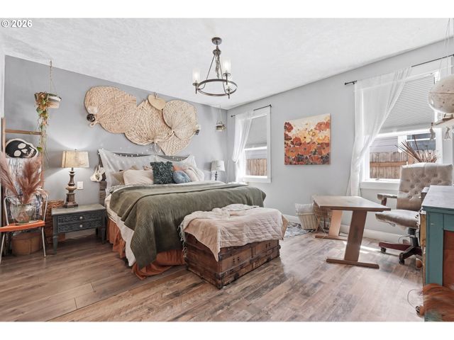 1701 WEBB LAKE Dr, Silverton, OR 97381
