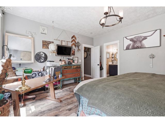 1701 WEBB LAKE Dr, Silverton, OR 97381