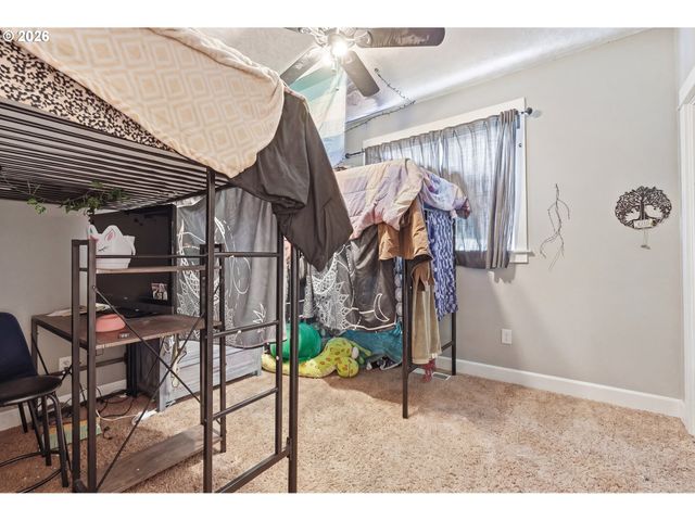 1701 WEBB LAKE Dr, Silverton, OR 97381