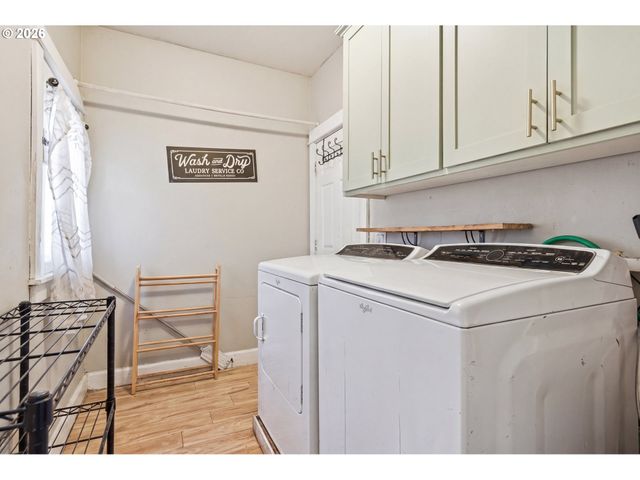 1701 WEBB LAKE Dr, Silverton, OR 97381