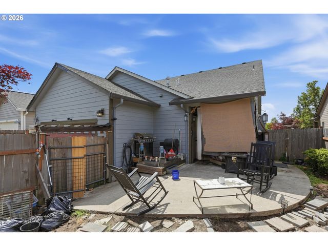1701 WEBB LAKE Dr, Silverton, OR 97381