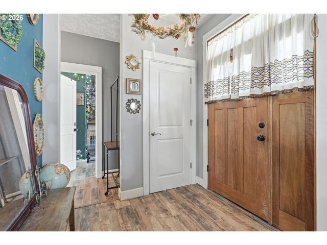 1701 WEBB LAKE Dr, Silverton, OR 97381