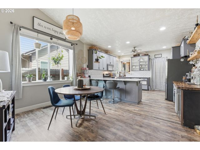 1701 WEBB LAKE Dr, Silverton, OR 97381