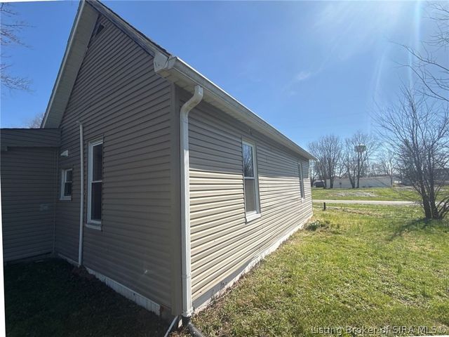 35 N McKinley Street, Campbellsburg, IN 47108