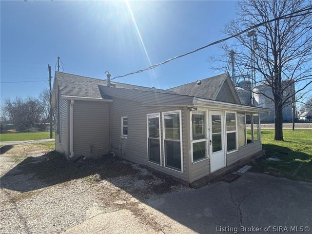 35 N McKinley Street, Campbellsburg, IN 47108