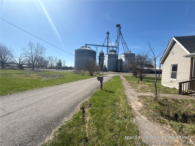 35 N McKinley Street, Campbellsburg, IN 47108