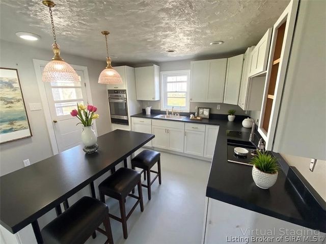 35 N McKinley Street, Campbellsburg, IN 47108