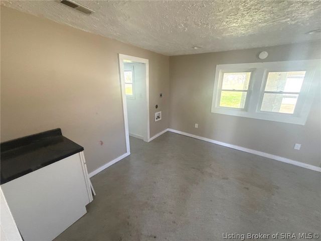 35 N McKinley Street, Campbellsburg, IN 47108