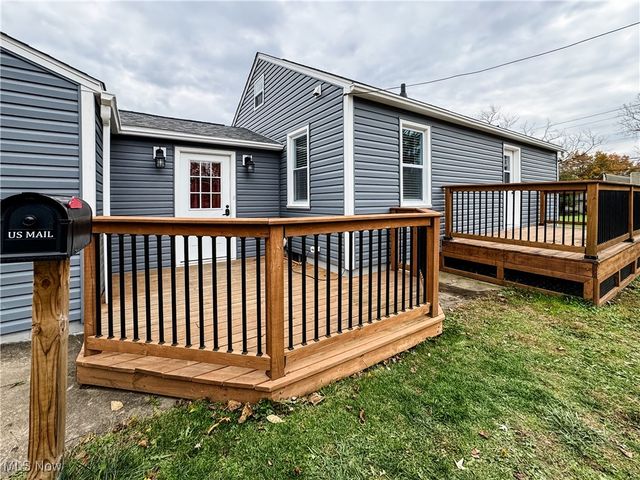 65 29th Street NW, Barberton, OH 44203