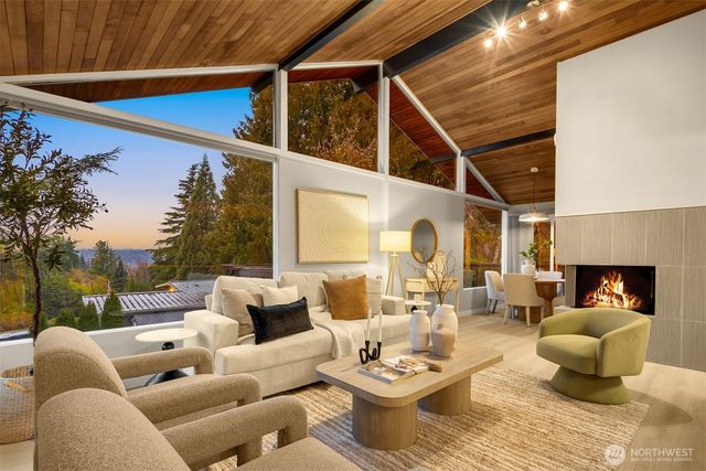 7010 NE 153rd Place, Kenmore, WA 98028