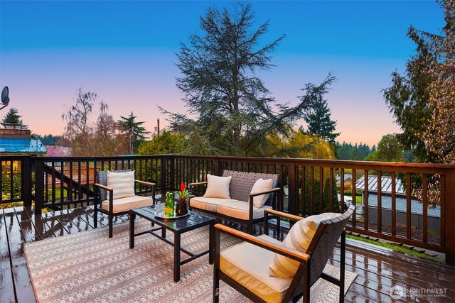 7010 NE 153rd Place, Kenmore, WA 98028