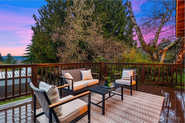 7010 NE 153rd Place, Kenmore, WA 98028