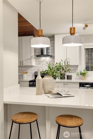 7010 NE 153rd Place, Kenmore, WA 98028