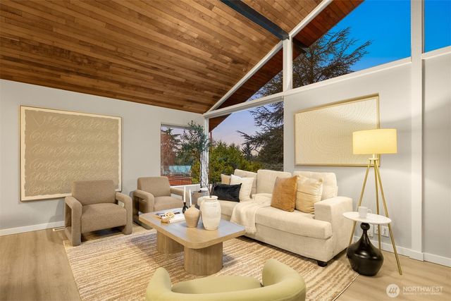 7010 NE 153rd Place, Kenmore, WA 98028