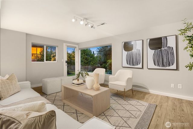 7010 NE 153rd Place, Kenmore, WA 98028