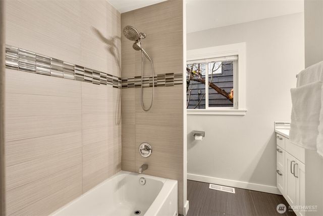 7010 NE 153rd Place, Kenmore, WA 98028