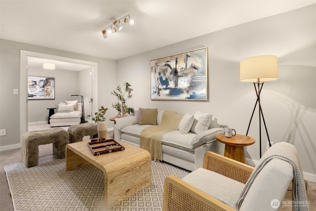 7010 NE 153rd Place, Kenmore, WA 98028