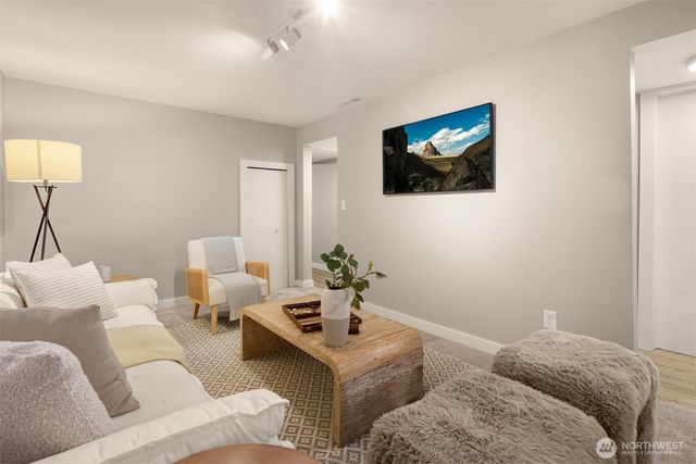 7010 NE 153rd Place, Kenmore, WA 98028