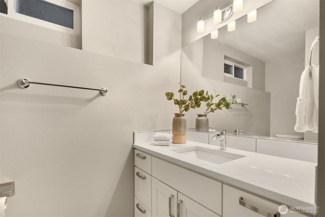 7010 NE 153rd Place, Kenmore, WA 98028