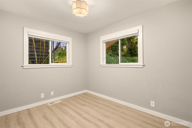 7010 NE 153rd Place, Kenmore, WA 98028