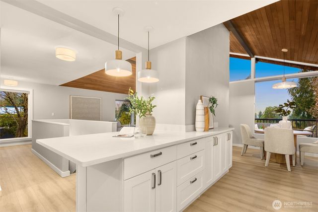 7010 NE 153rd Place, Kenmore, WA 98028