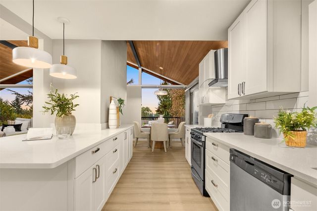 7010 NE 153rd Place, Kenmore, WA 98028