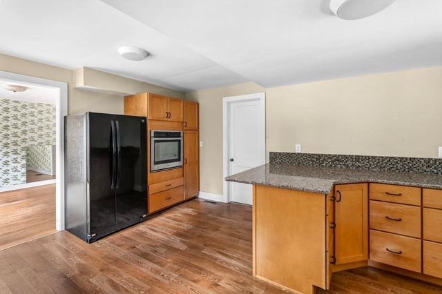 26 S Park Ter, Northampton, MA 01060