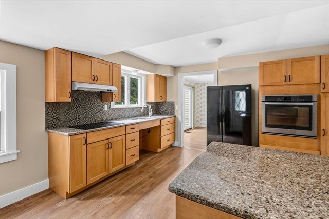 26 S Park Ter, Northampton, MA 01060