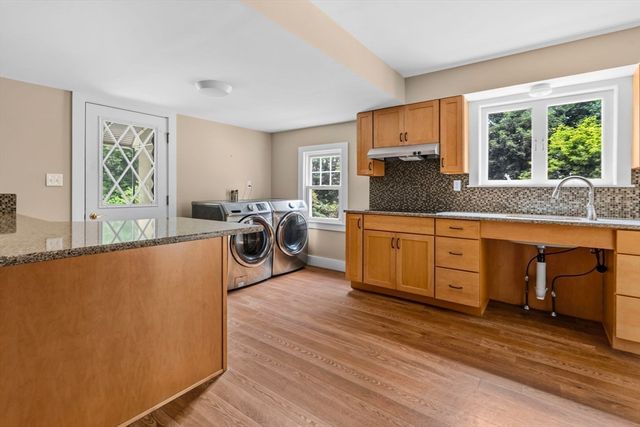 26 S Park Ter, Northampton, MA 01060