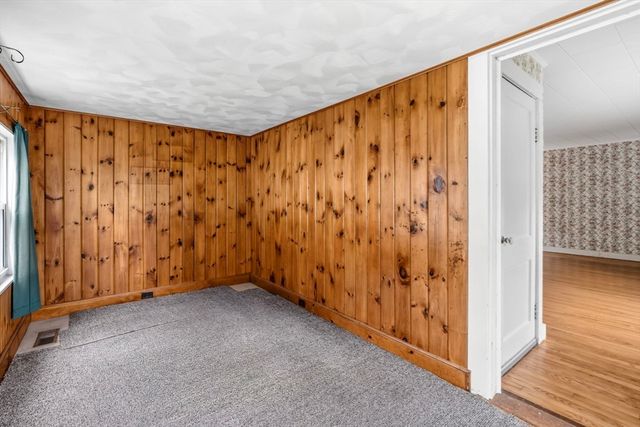 26 S Park Ter, Northampton, MA 01060