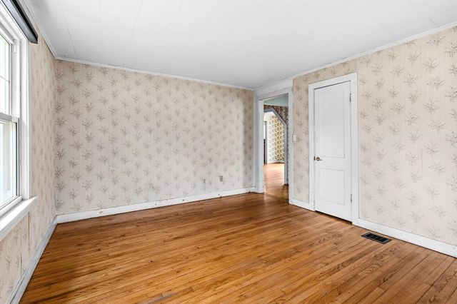 26 S Park Ter, Northampton, MA 01060