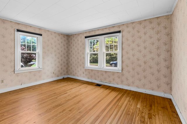 26 S Park Ter, Northampton, MA 01060