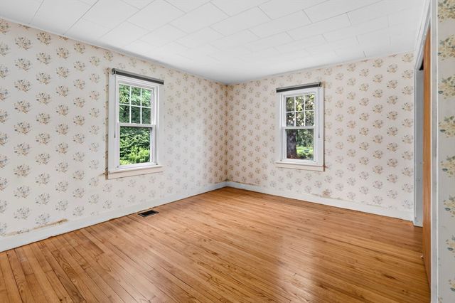 26 S Park Ter, Northampton, MA 01060