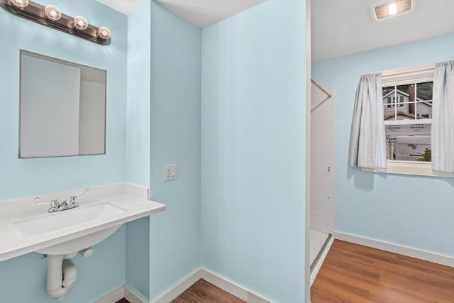 26 S Park Ter, Northampton, MA 01060