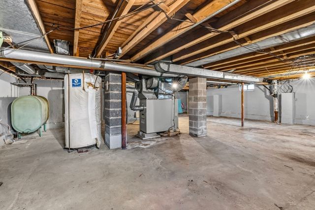 26 S Park Ter, Northampton, MA 01060