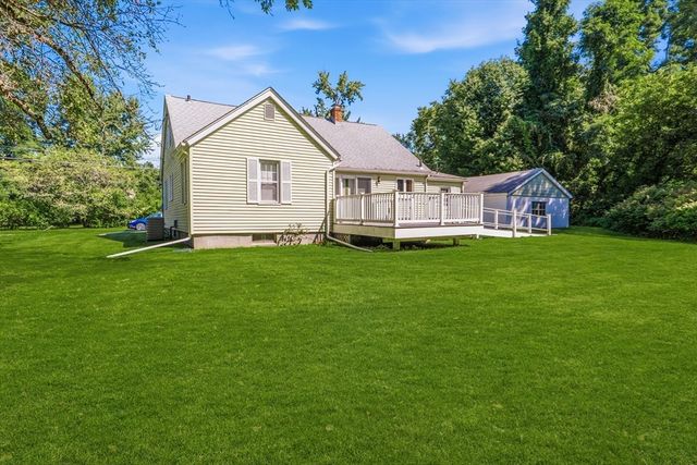 26 S Park Ter, Northampton, MA 01060