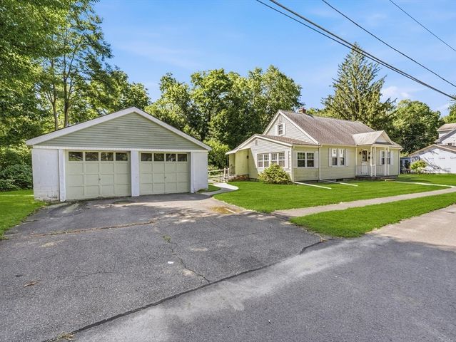 26 S Park Ter, Northampton, MA 01060