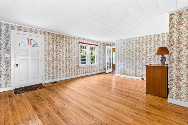 26 S Park Ter, Northampton, MA 01060