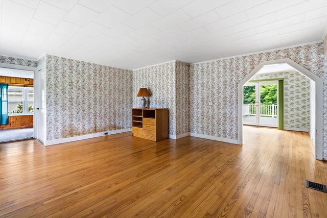 26 S Park Ter, Northampton, MA 01060