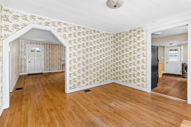 26 S Park Ter, Northampton, MA 01060