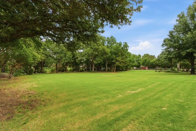303 Highland Court, Double Oak, TX 75077