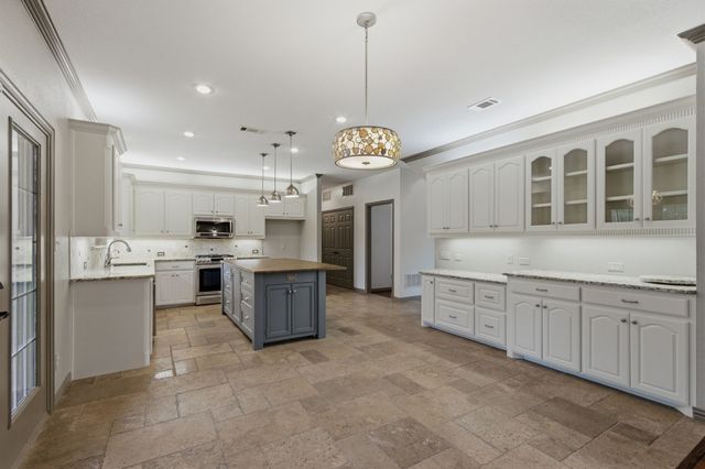 303 Highland Court, Double Oak, TX 75077